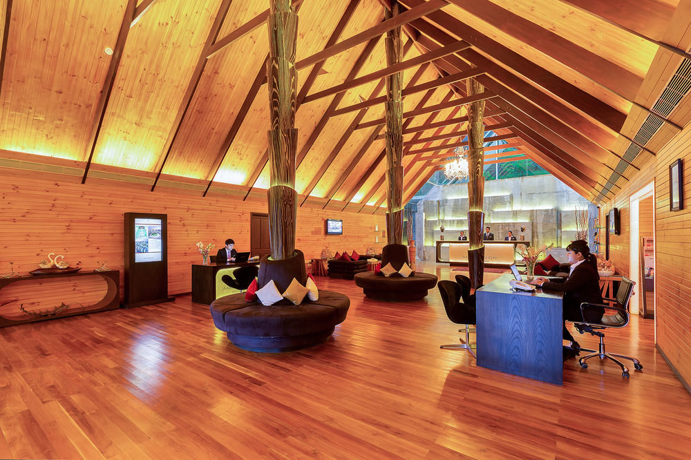 Aamby Valley City Lonavala Exteriör bild The interior of the lounge