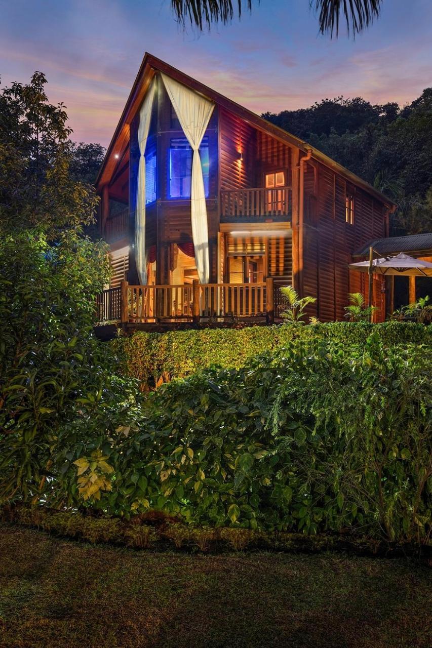Aamby Valley City Lonavala Exteriör bild The Treehouse at night
